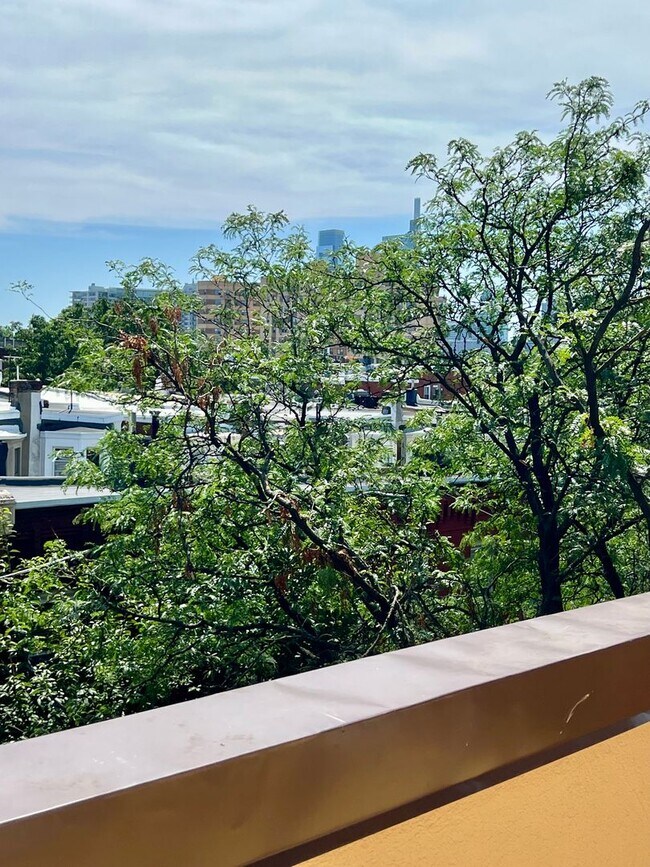 Building Photo - Luxurious 3-Bedroom Townhome in Fairmount!...