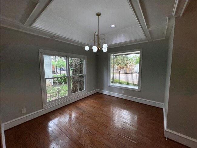 Building Photo - 1204 W 39th St