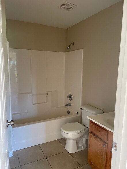 Building Photo - 512 Victoria Manor Dr