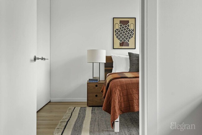 Building Photo - 18 W 48th St