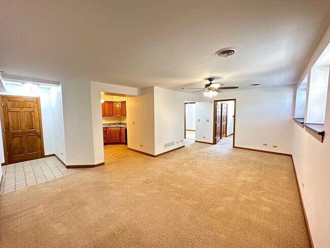 Building Photo - 730 N Seminary Ave