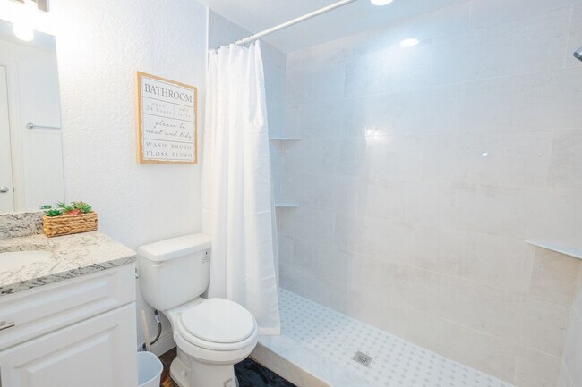 Building Photo - 3007 E 21st Ave