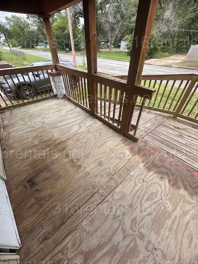 Building Photo - $775 - 2 bedroom / 1 bathroom - Single Fam...