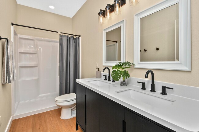 Building Photo - 1220 E Pacific St