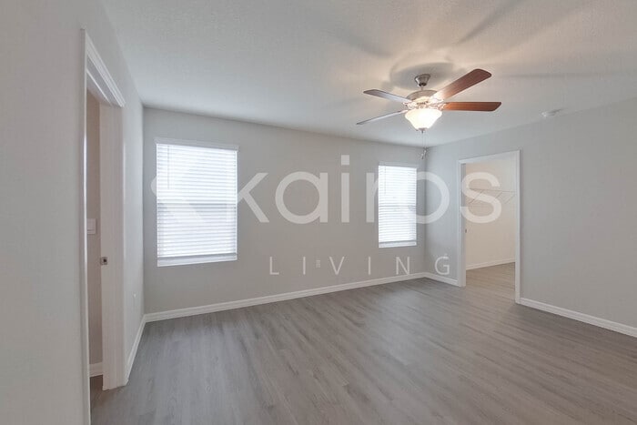 Building Photo - 8694 SW 43rd Ter