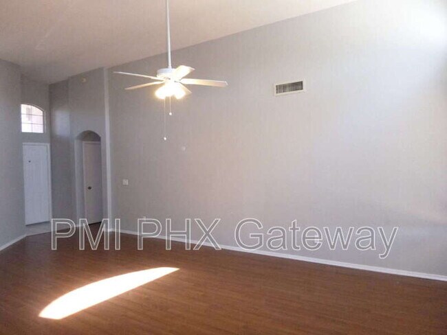 Building Photo - 1331 W Butler Dr