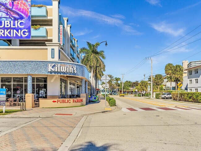 Building Photo - 1537 E Hillsboro Blvd