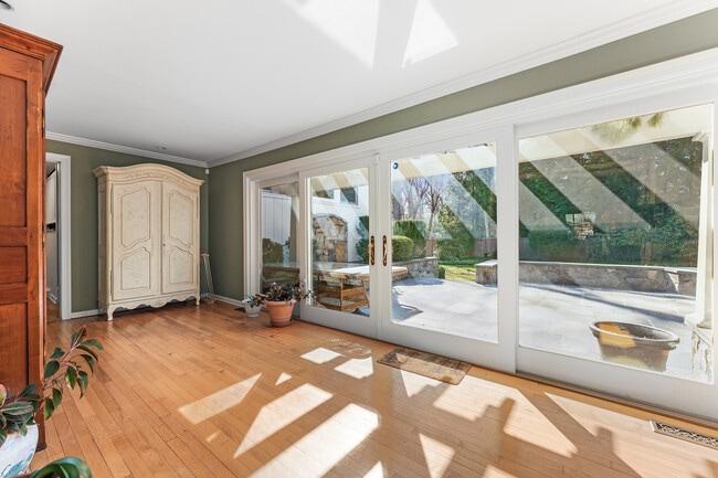 Building Photo - 78 Meadow Rd