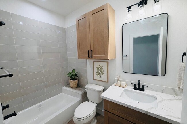 Building Photo - 5922 Cebra St