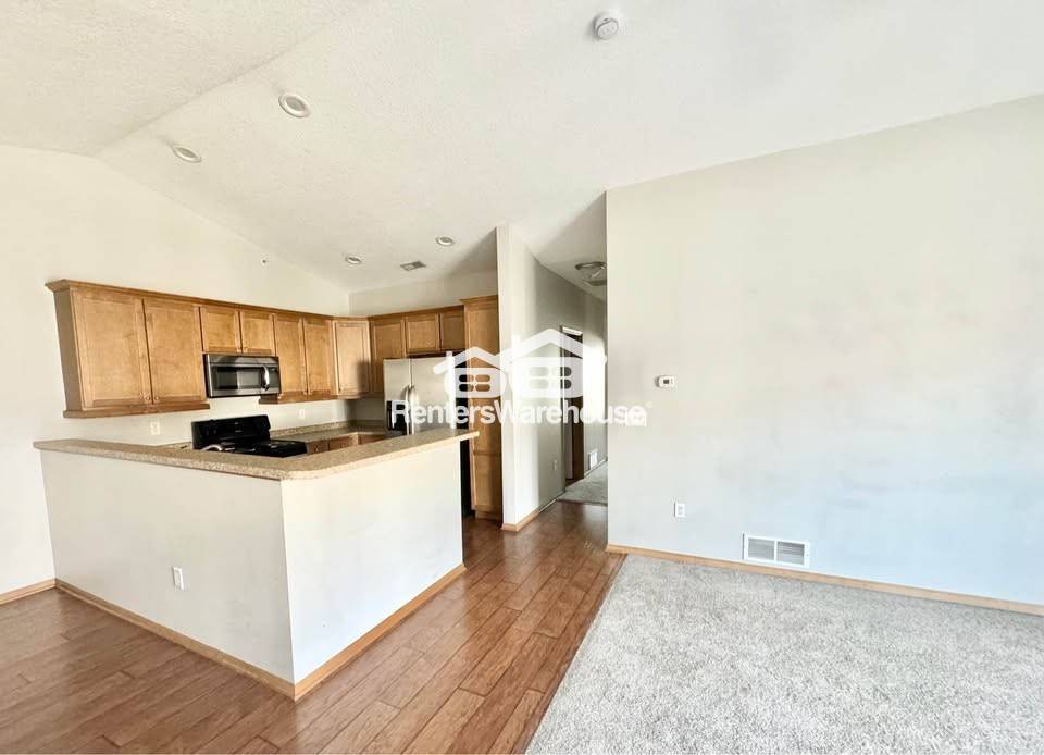 Building Photo - 2000 Meadow Ct