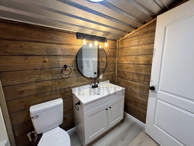 Building Photo - Beautifully updated 3-bedroom, 2-bathroom