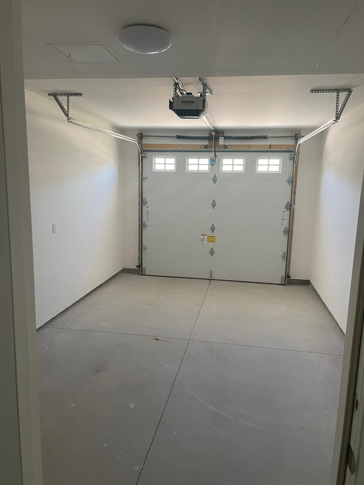 Garage - 3301 W Alvina Ave