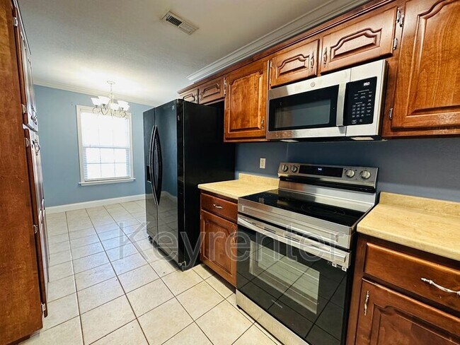 Building Photo - 2420 Hallerins Ct