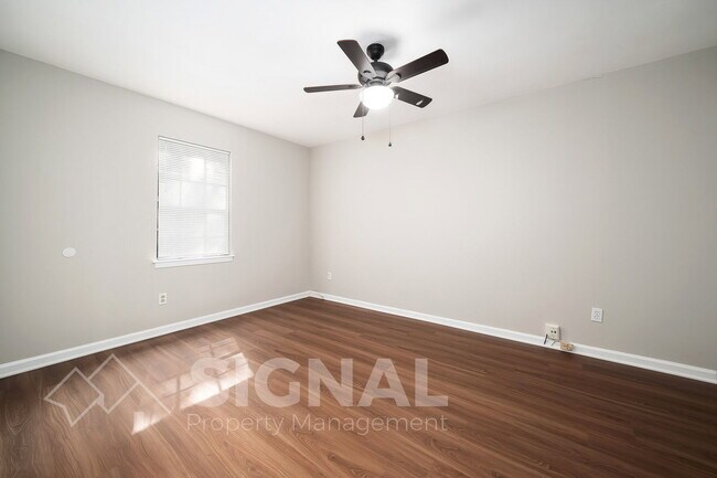 Building Photo - 1827 Huntington Dr