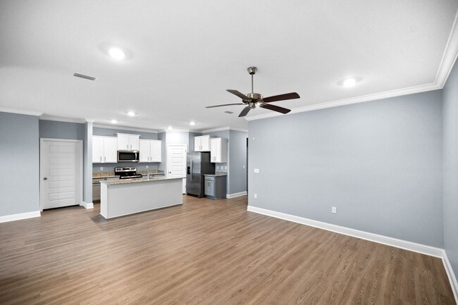 Building Photo - AVAILABLE IN NOVEMBER - Don't miss this op...