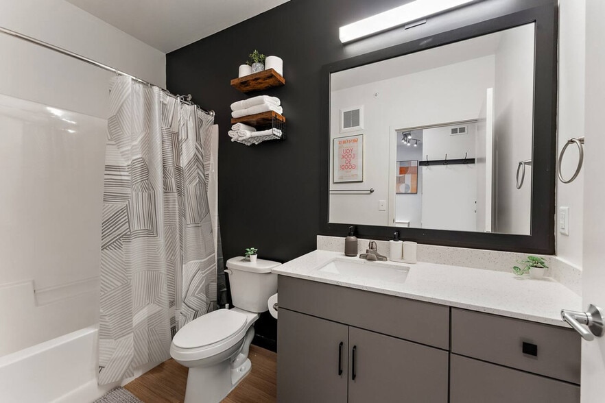 Building Photo - 10 E 18th St