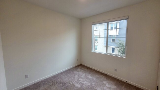 Building Photo - $1000 OFF MOVE IN COST on this Gorgeous Three Story 3 Bed 3 Bath Townhouse