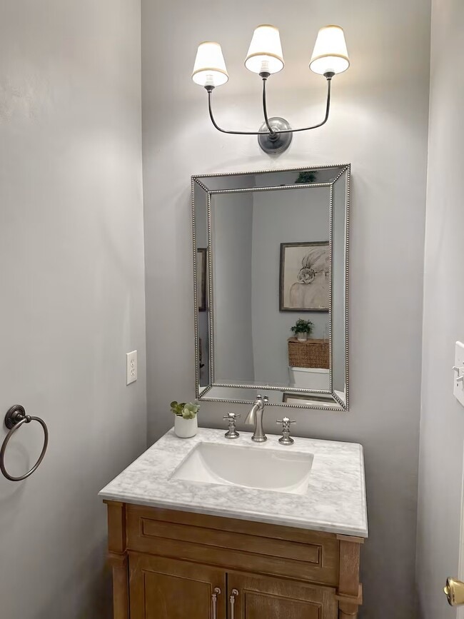 Building Photo - 4462 Cape Cod Dr