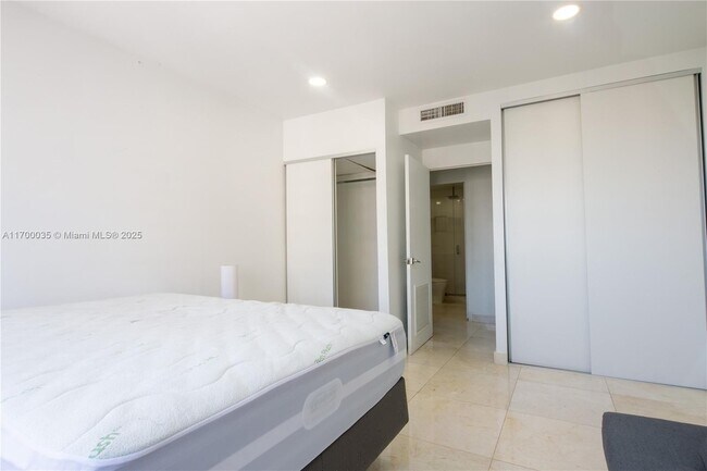 Building Photo - 1408 Brickell Bay Dr