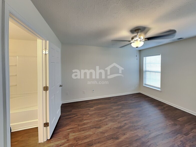 Building Photo - 1002 Daniel Ln