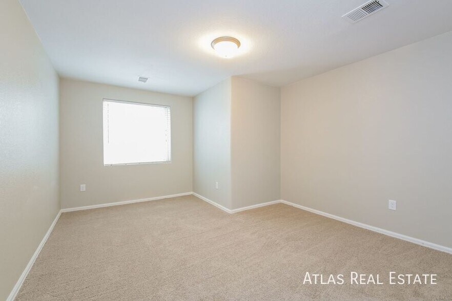 Building Photo - 5714 Sauvignon St