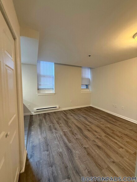 Building Photo - 36 Queensberry St
