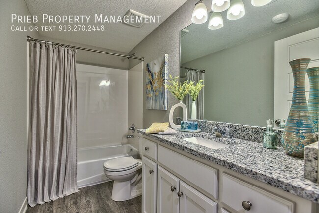 Building Photo - 12307 S Chelsea St