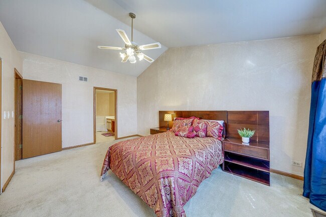 Building Photo - 2182 Camden Ln