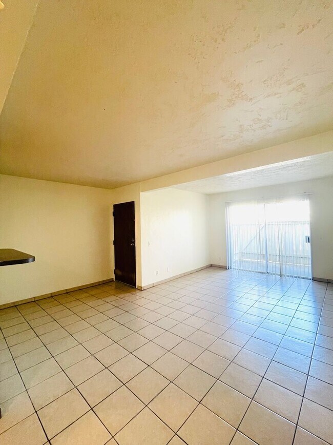 Building Photo - Welcome to this beautiful 3-bedroom, 2-bat...