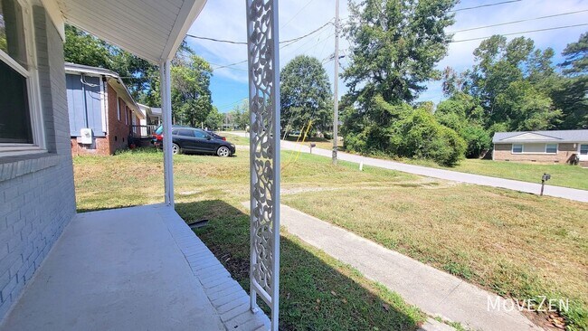 Building Photo - 206 Plaza Dr