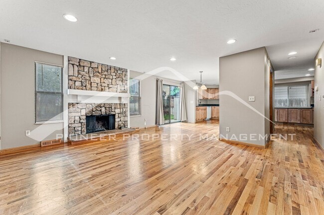Building Photo - Charming Home with Central AC & 2 Car Garage!