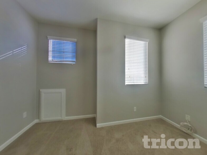 Building Photo - 1895 Bramblewood Dr