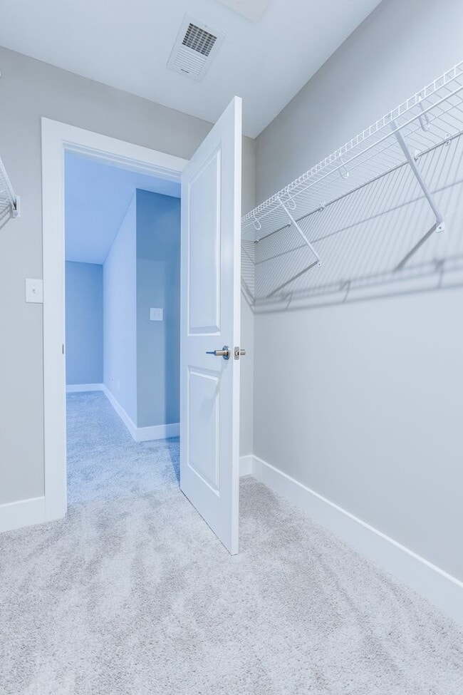 Building Photo - 3 Bedroom End Unit Townhouses in Franklin ...