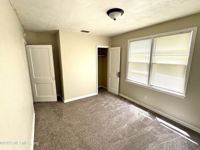 Building Photo - 763 Gardenia Ln