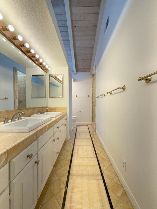 Building Photo - 4 Bed + 3 Bath +2 Car