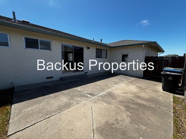 Building Photo - 790 Fairfax Dr