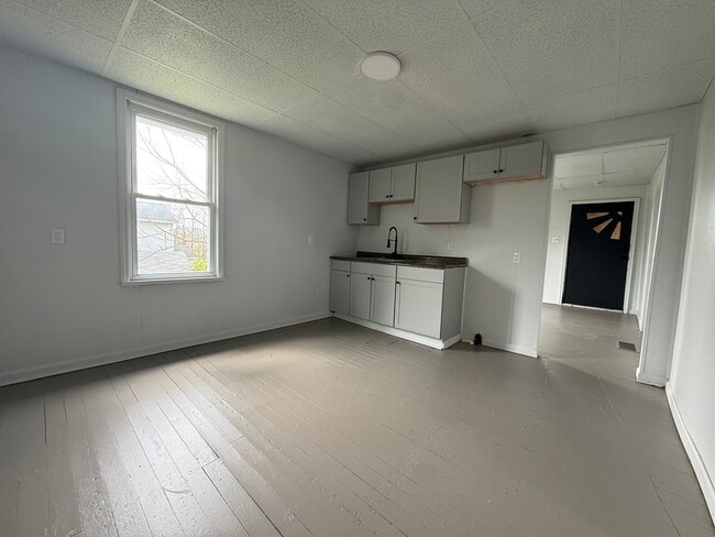 Building Photo - 2487 Walnut St