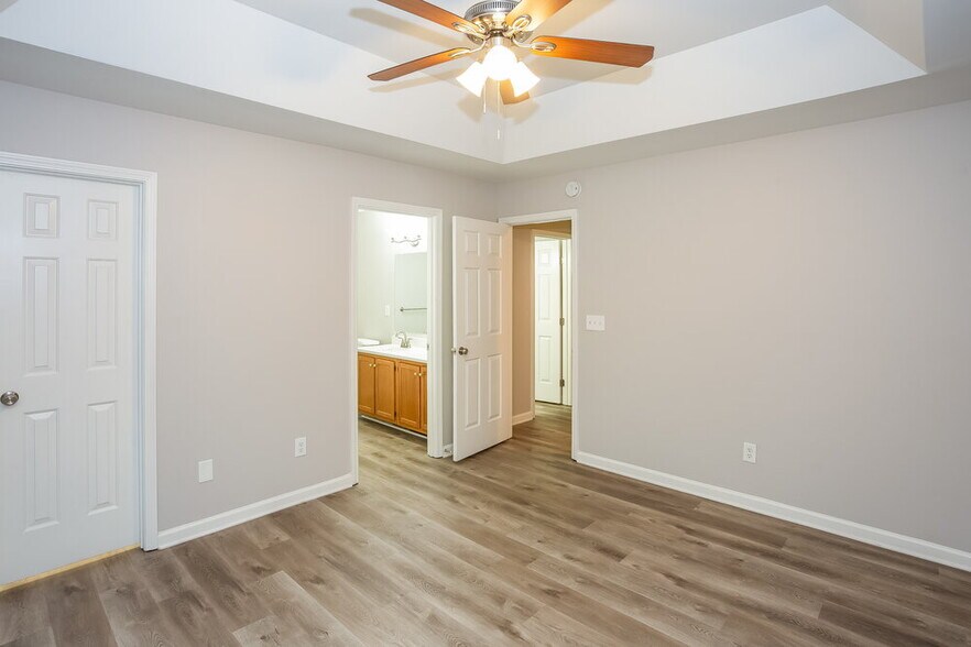 Building Photo - 6235 Red Clover Ln