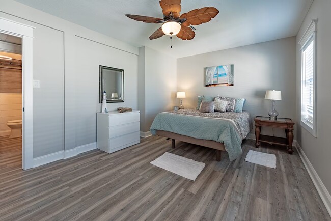 Building Photo - 1726 65th St