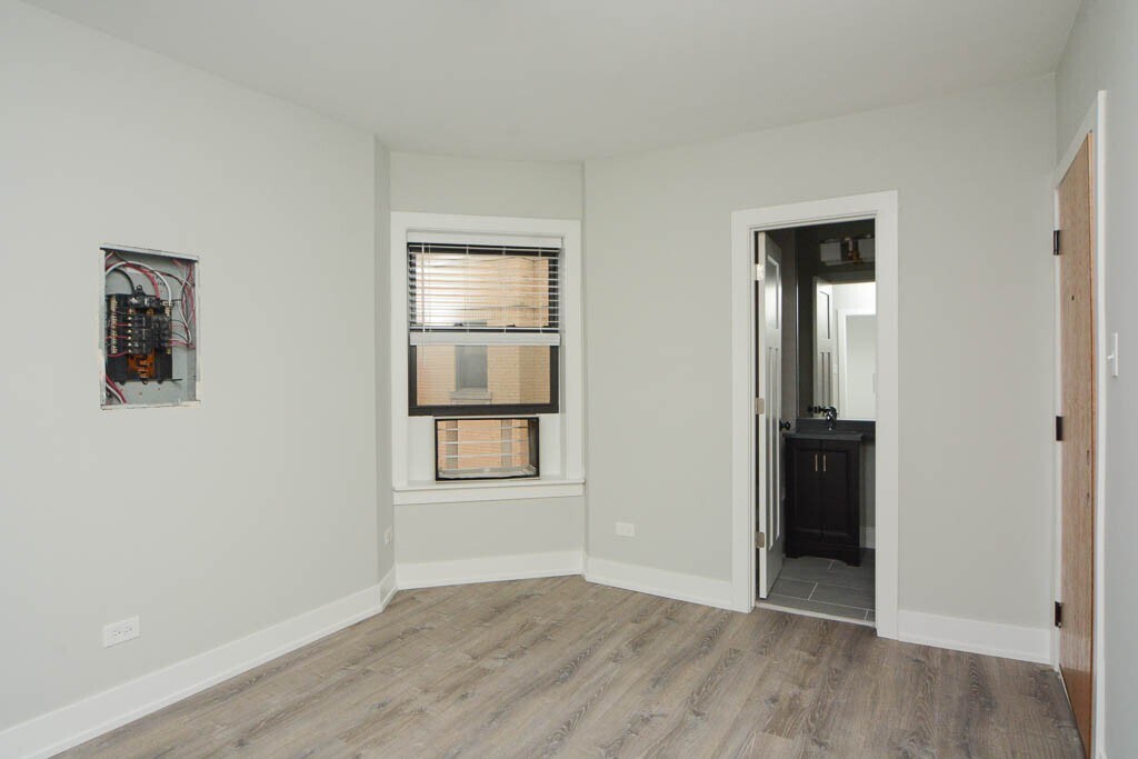 Building Photo - 432.5 W Belden Ave