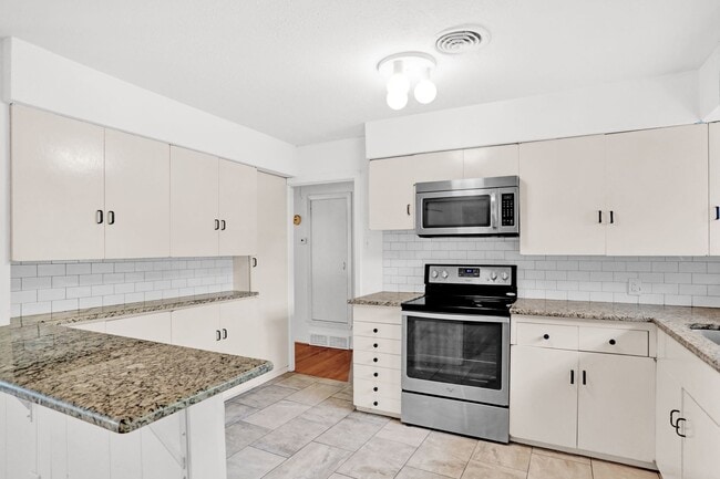 Building Photo - Convenient Living in Dallas – 3BR/2BA Home...