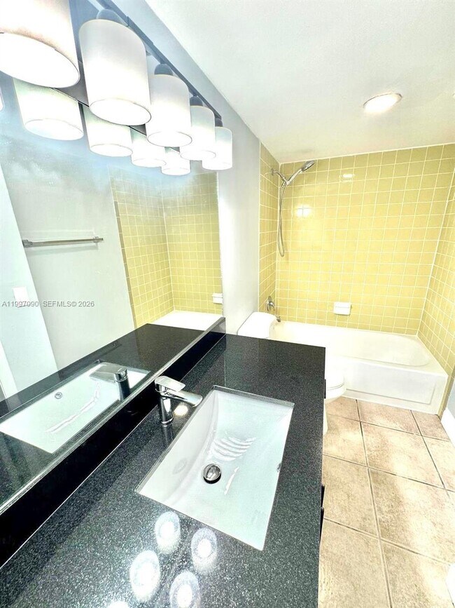 Building Photo - 400 NE 18th Ave