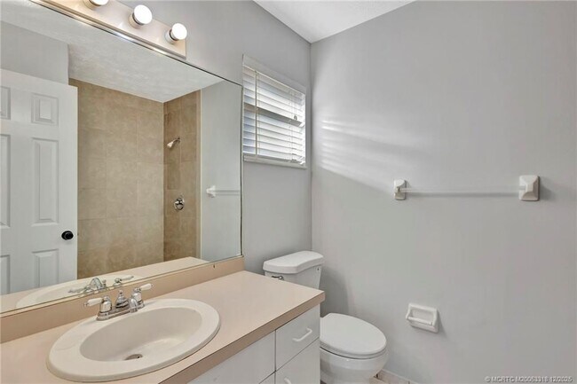 Building Photo - 252 NW Lincoln Ave