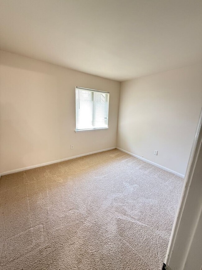 Building Photo - 8415 Benecia Ct