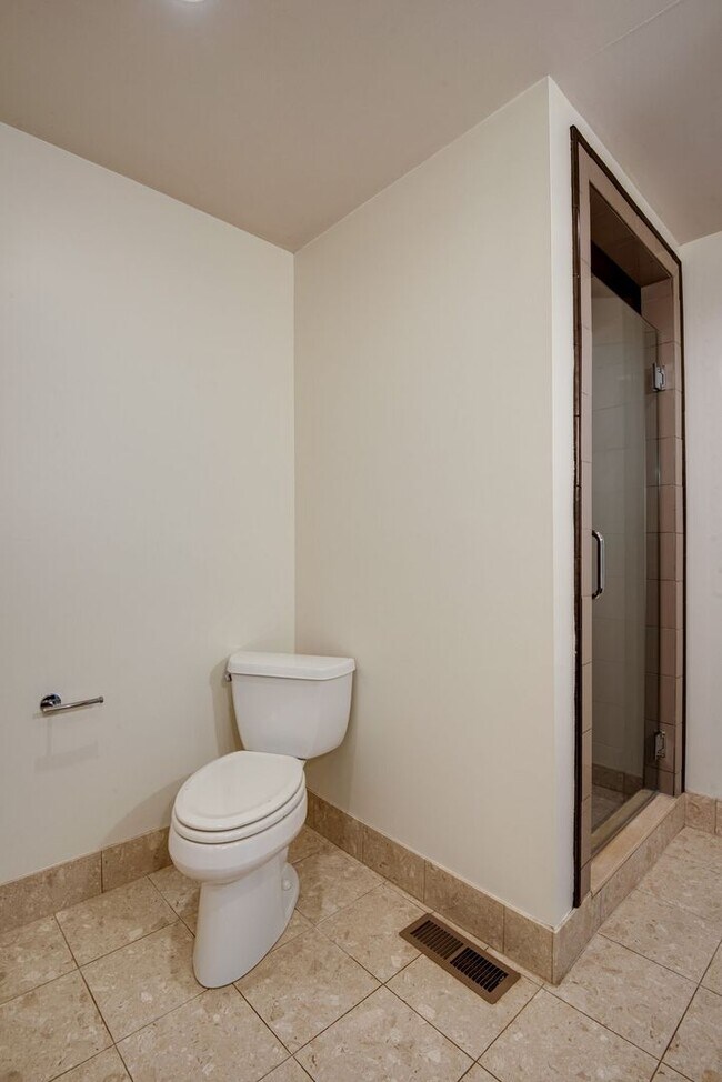 Building Photo - 2716 Sharondale Ct