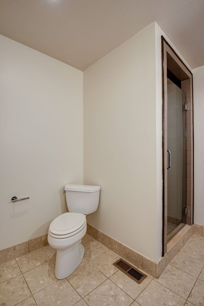 Building Photo - Welcome to your perfect rental in the hear...
