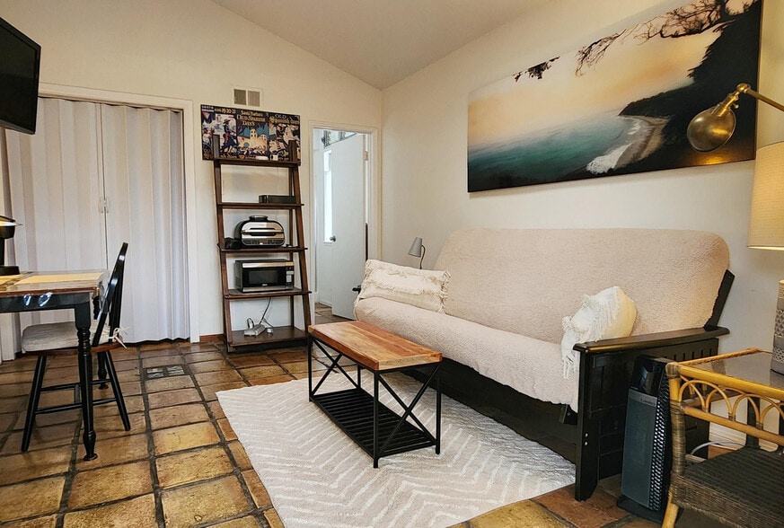 porch to livingroom - 682 Carlo Dr