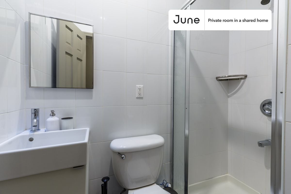 Building Photo - Room in Shared 4 bed/4 bath home in Midtown East