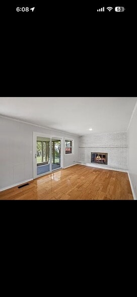 Building Photo - 889 Shady Ln