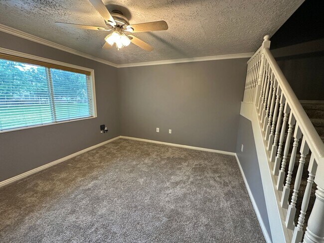 Building Photo - Cute and Cozy 2 Bed, 1.5 Bath Townhome in the Meadows!